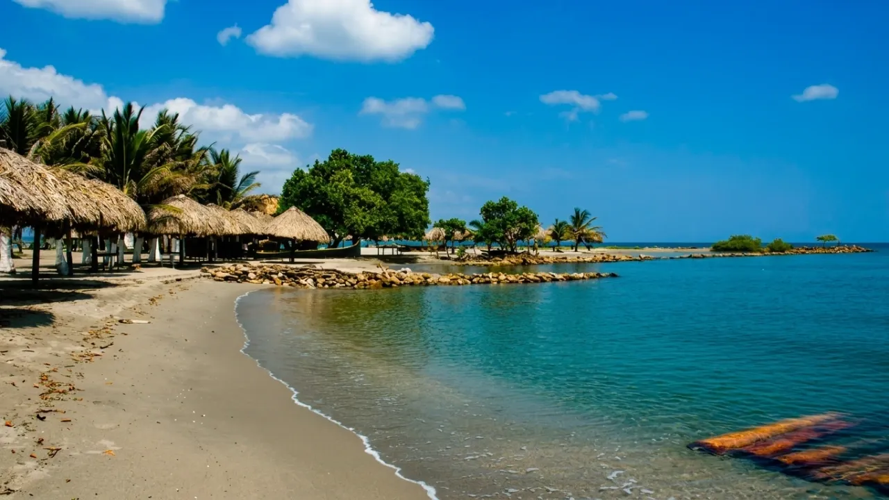 Tolú y Coveñas: Donde el Caribe Aún Respira en Paz